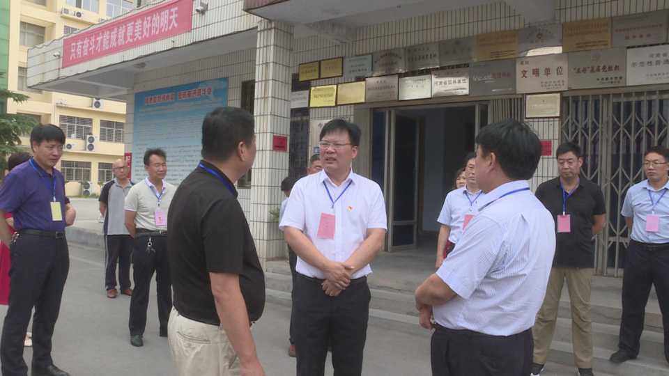 卫辉市委常委副市长杨钧同志视察我市2019年中招考试工作