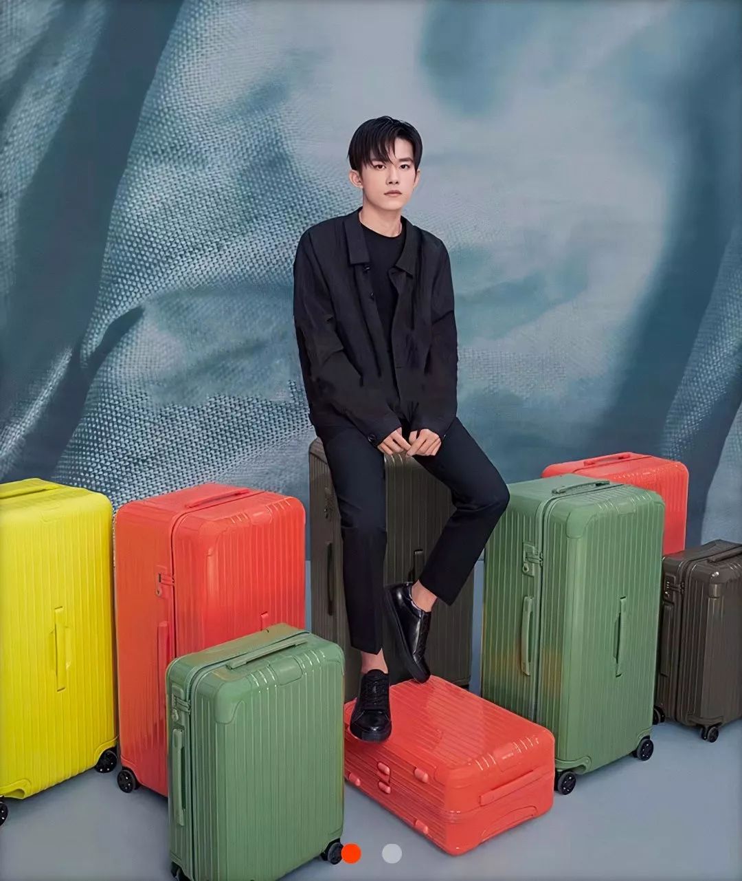 恭喜易烊千玺喜提rimowa中国区品牌代言人贵族气质满满满屏都是帅气