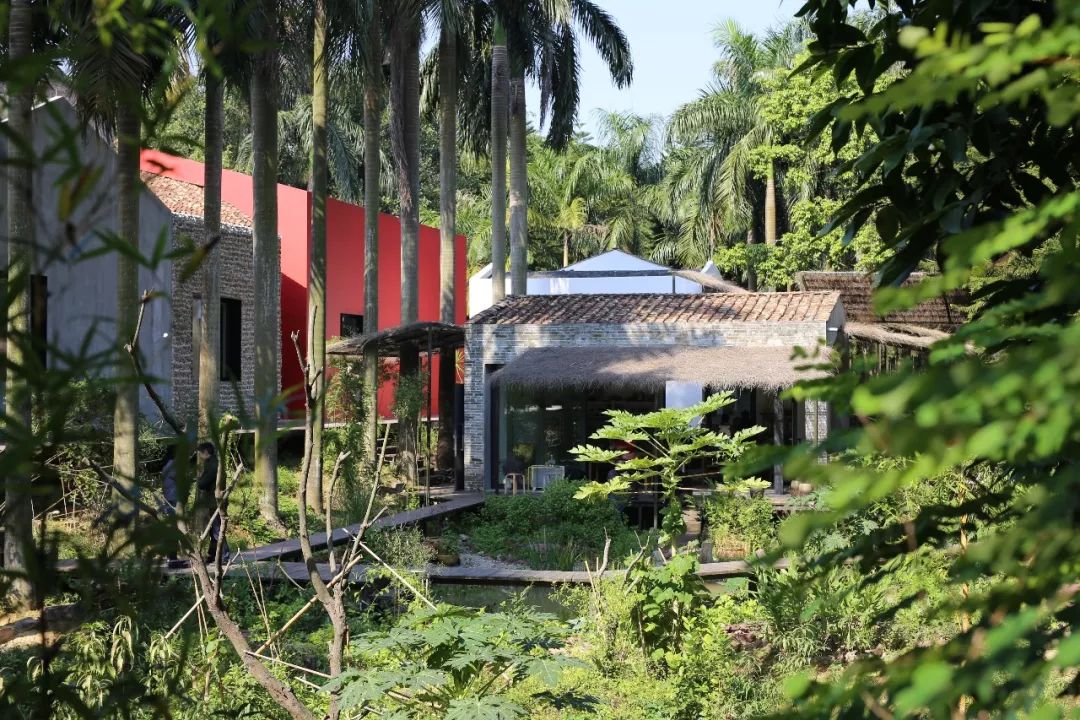 作为建构的"自然",镜花园透过其中发生的创造性实践,重新追问艺术对