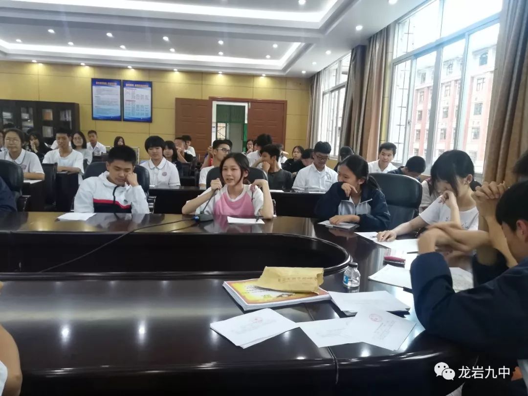 陈逸凡同学当选九中新一届学生会会长