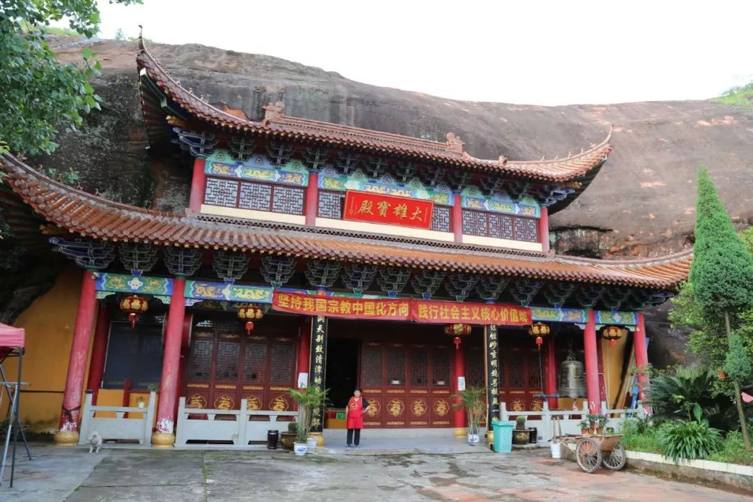 横峰地名故事石梁岩寺