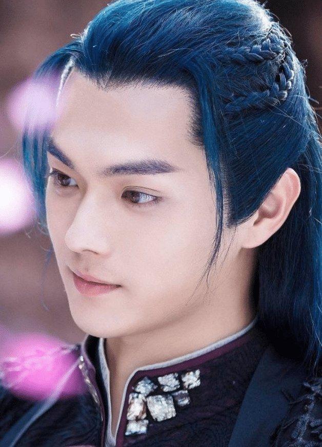 白鹿许凯暑期发糖摇澜夫妇脱下古装换戎装