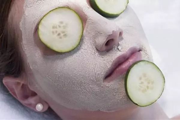 牛奶搭配这样东西一起敷脸,一周只要3,4次,美白保湿还抗衰老_面膜