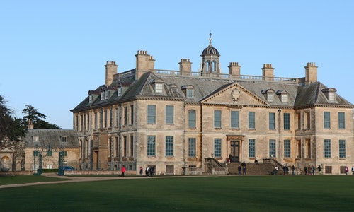 拉夫堡大学是一所位于英国莱斯特郡拉夫堡的世界著名公立研究型大学.