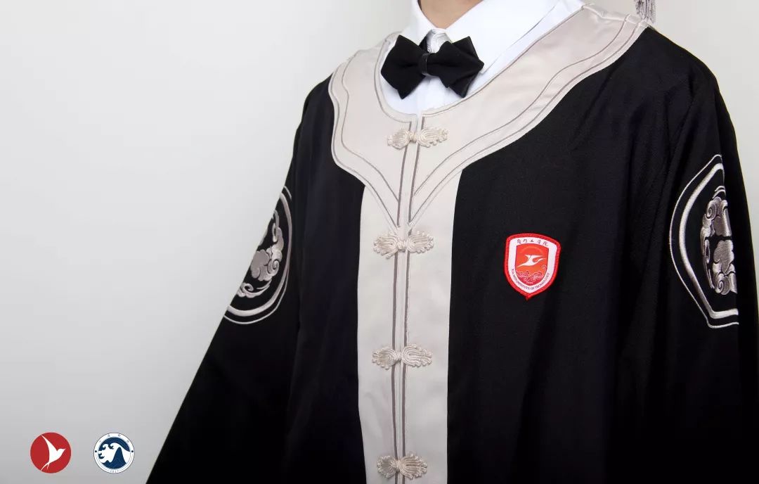厦门工学院学士服上了热搜有人说它像道袍你怎么看设计者回应来了