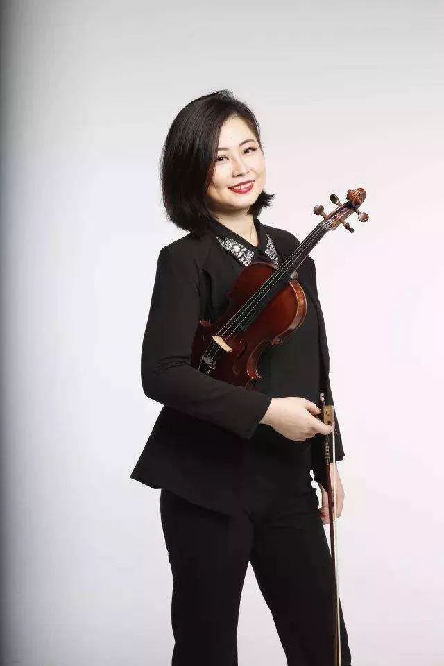 朱玥:小提琴演奏家,上海音乐学院硕士.