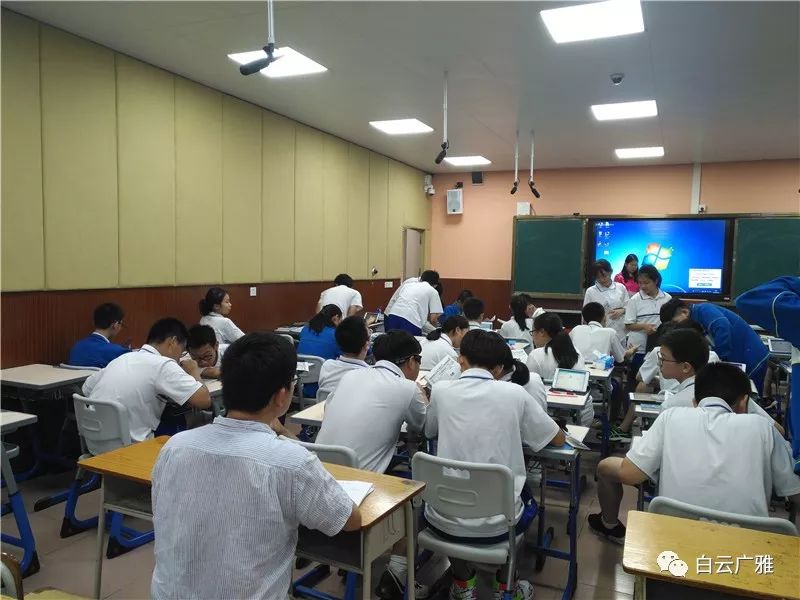 教导处陈月祥副主任作自评报告2019年6月19日,白云