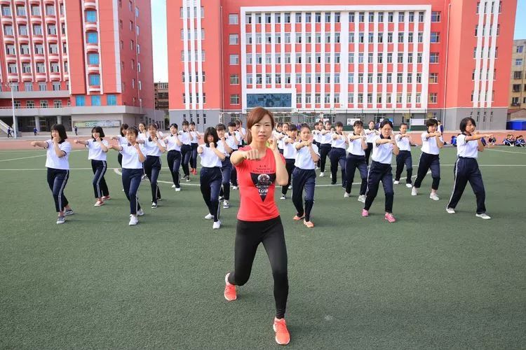 当时代呼唤学生全面发展的时候通辽市第一中学在做些什么