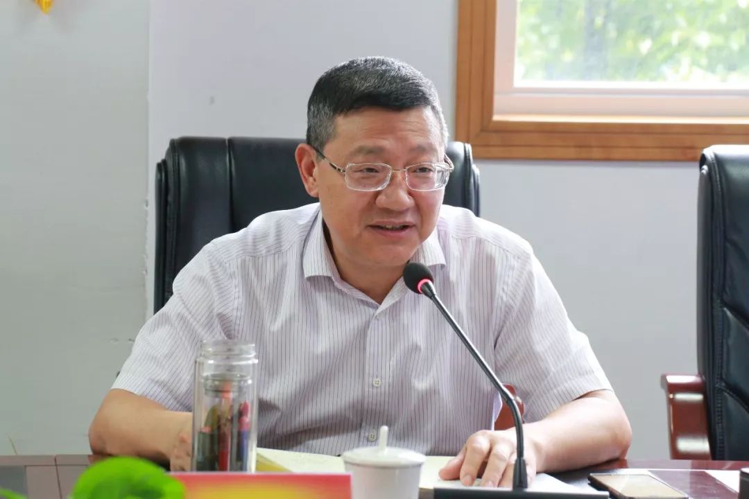 县人大副主任丁振俊一行前来调研政府性债务管理工作