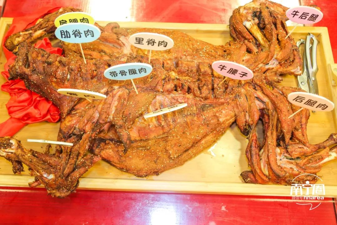 居然敢请南宁人免费吃烤全牛还有生滚粥蒸生蚝小龙虾统统39折