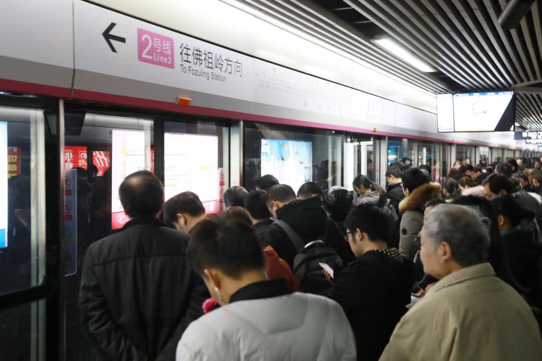 在人潮拥挤的武汉,每一个通行的日常,你的地铁是哪种颜色?