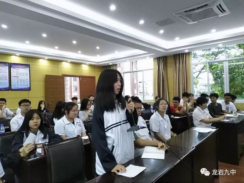 陈逸凡同学当选九中新一届学生会会长