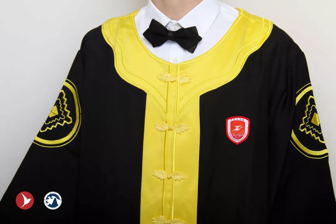 厦门工学院学士服上了热搜有人说它像道袍你怎么看设计者回应来了