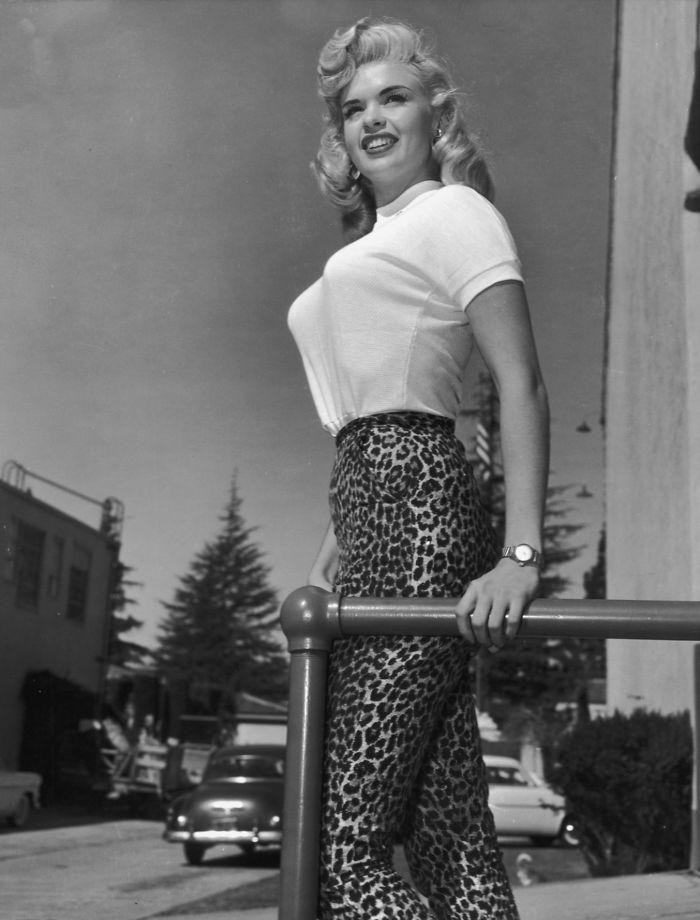 原创50年代流行于美国的子弹头胸衣如今恐怕没多少人敢穿了