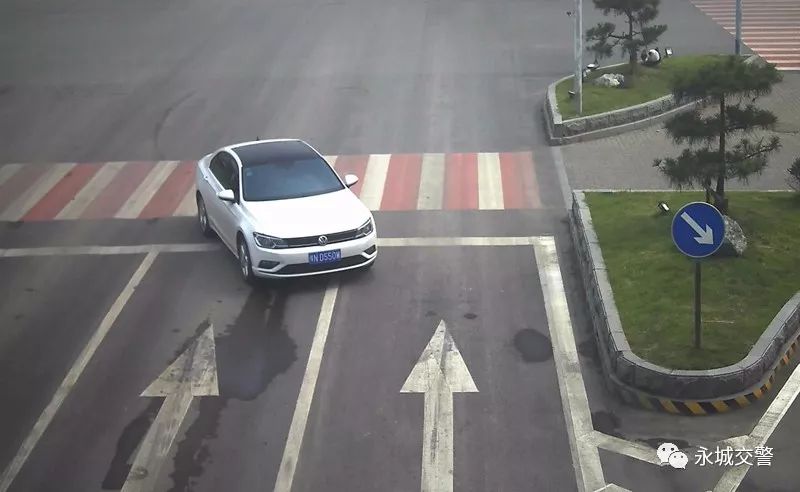 永城开车接打电话逆向行驶滥用远光灯车辆曝光了