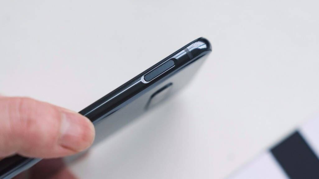 小巧而强悍,三星galaxy s10e手机开箱评测_摄像头