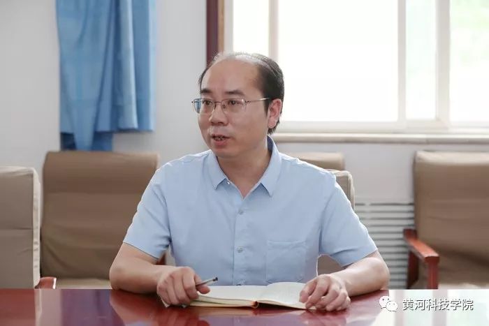 首先学校教学质量监控中心马军老师就课程评估评审工作总体情况进行