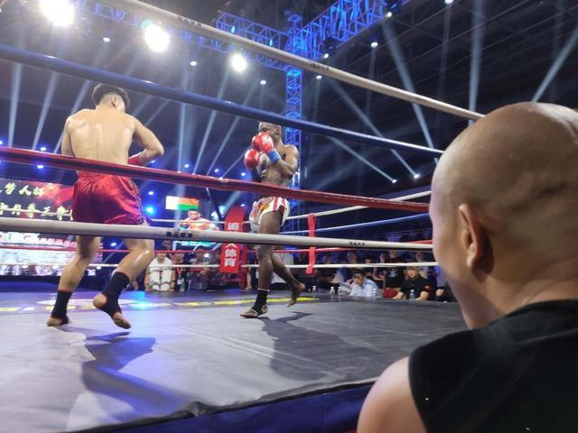 原创蒙面怪侠王万里成武林风最具潜力新星他是一龙四大顶门弟子之一