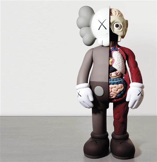 考斯(kaws) 同伴 玻璃纤维及颜料 装置艺术 243.8×121.9×91.