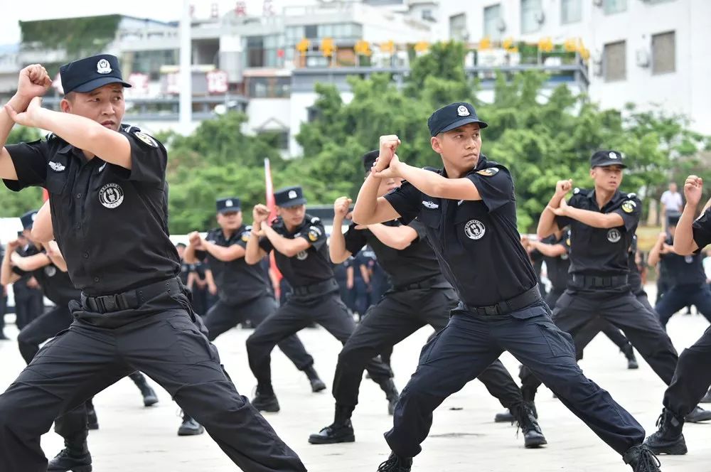 昭通公安在行动500余巡特警高颜质亮相巧家