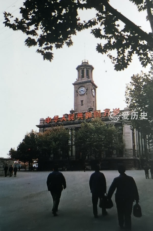 原创七十年代的江城武汉小康家庭里的三大件现在好多地方都物是人非