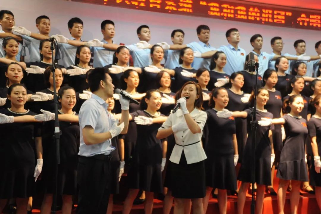 金沙喜讯唱响红歌砥砺前行金沙教师合唱团参加我和我的祖国合唱比赛以