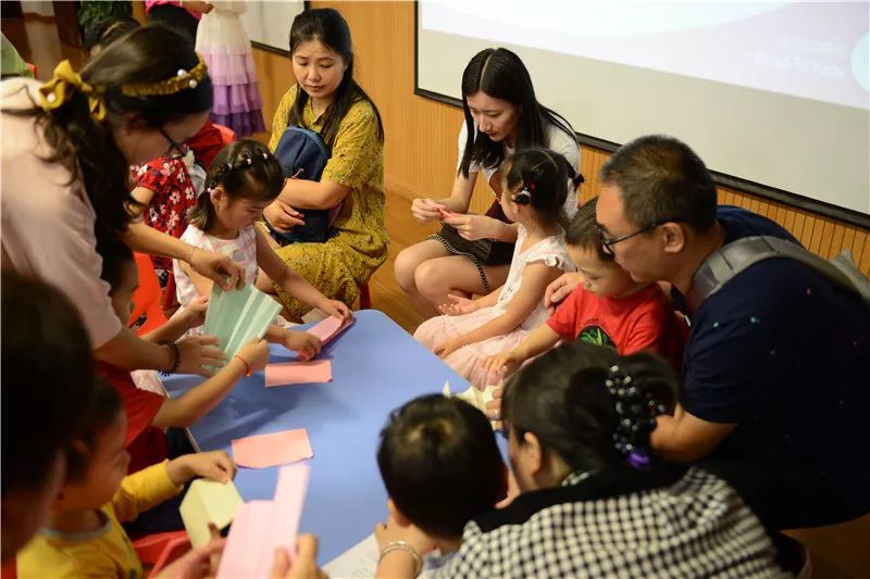 回顾长宁少儿图书馆社区亲子俱乐部读书会分享