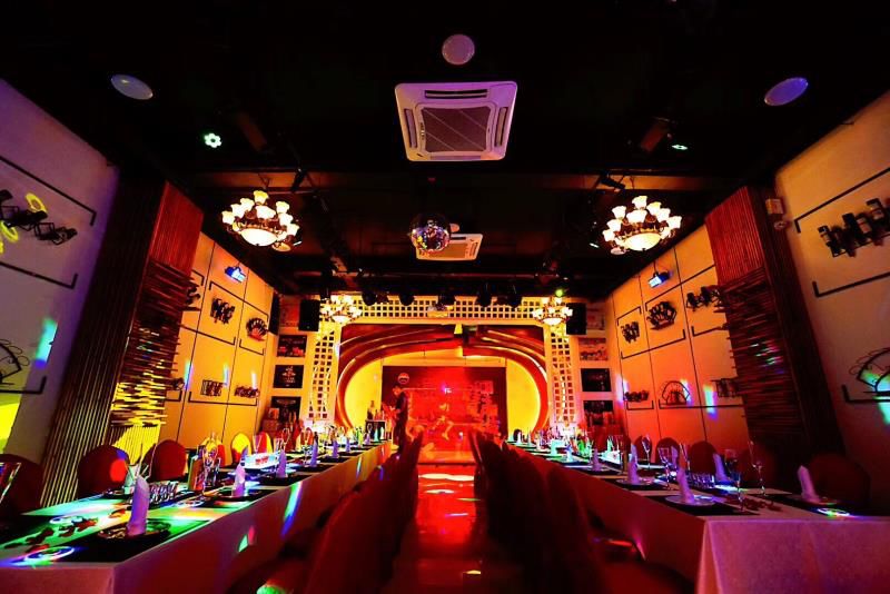 解忧趴体即将开启解忧酒馆定制鸡尾酒网红打卡墙还能变身幸运锦鲤