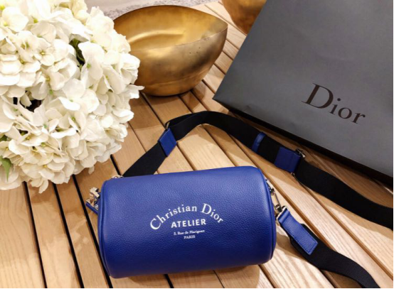 听说这款包火爆到不行迪奥hommeatelier圆桶包