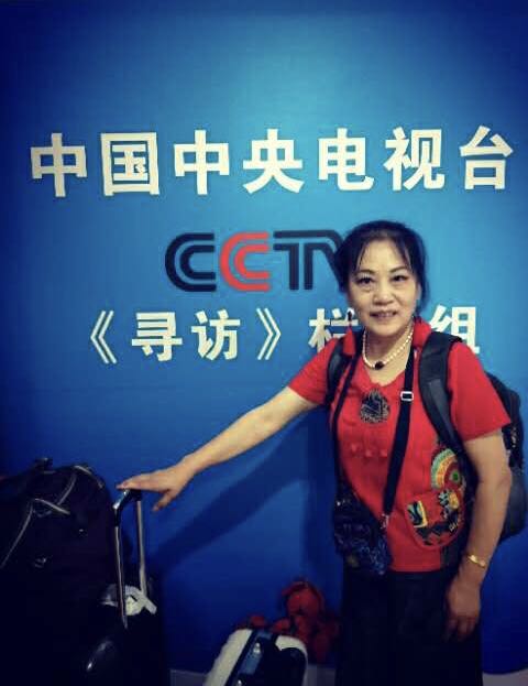 高俊英,六十四岁;现为中国老年书画研究会创作研究