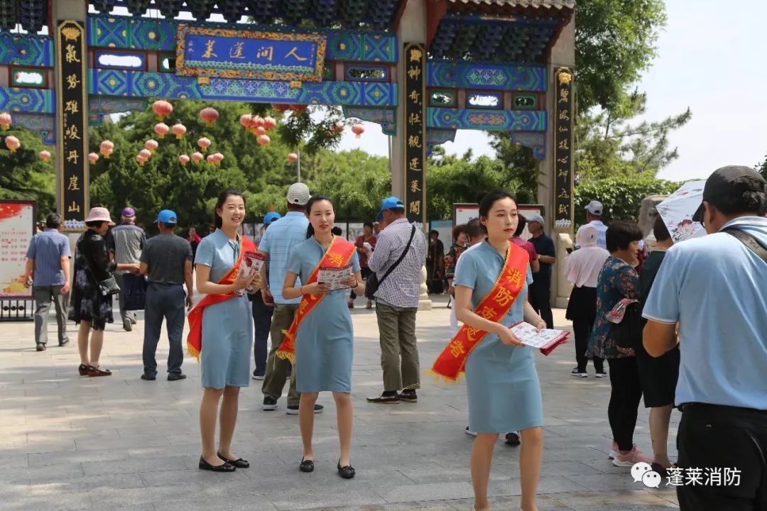 蓬莱阁导游 仙境"天使"展示多样的风采_游客