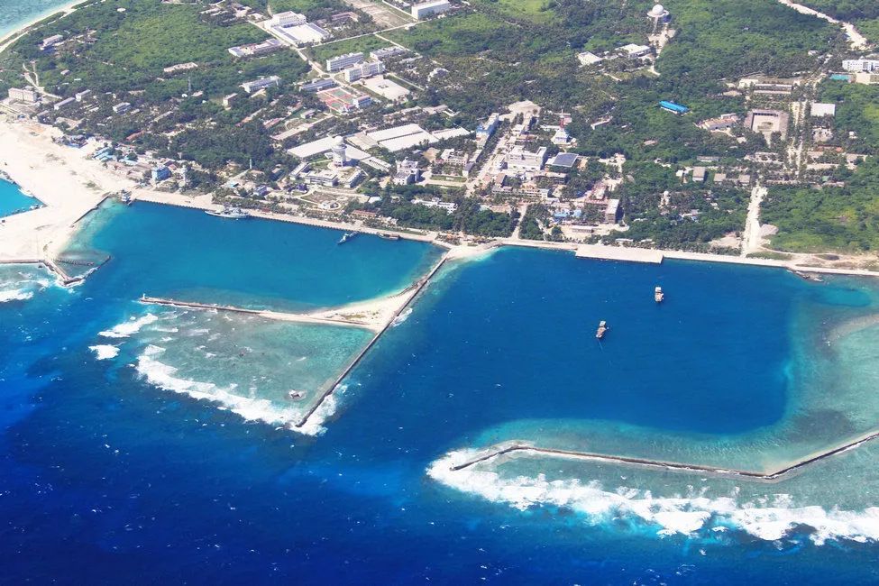 西沙群島,南沙群島,中沙群島三個群島的經濟,軍事,政治中心,是三沙市