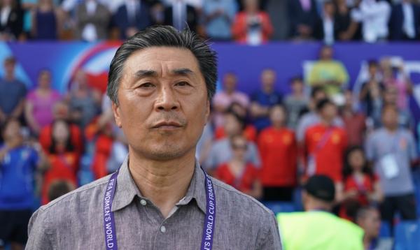 中国女足主帅贾秀全:输球责任在我,队员是好样的