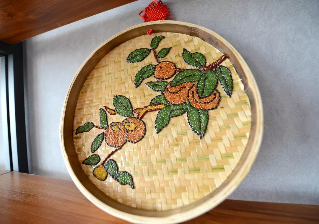 当然,新场彩豆画不再是单一的画作形式.