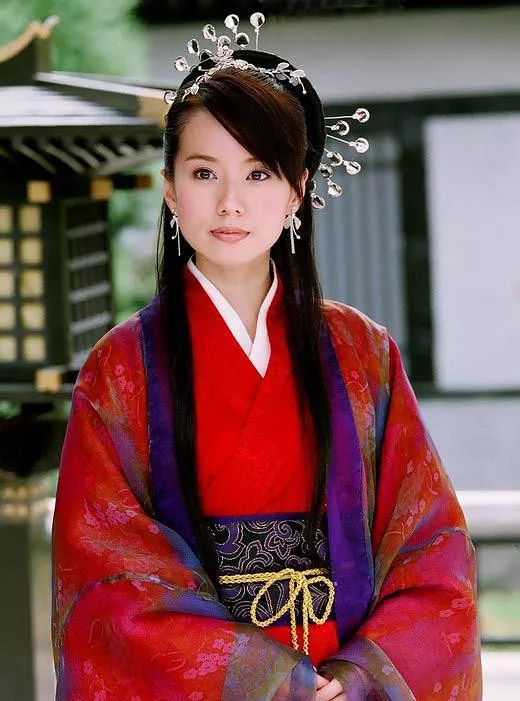 2006年,她凭借《同心圆2》获得亚洲电视大奖最佳女演员奖.