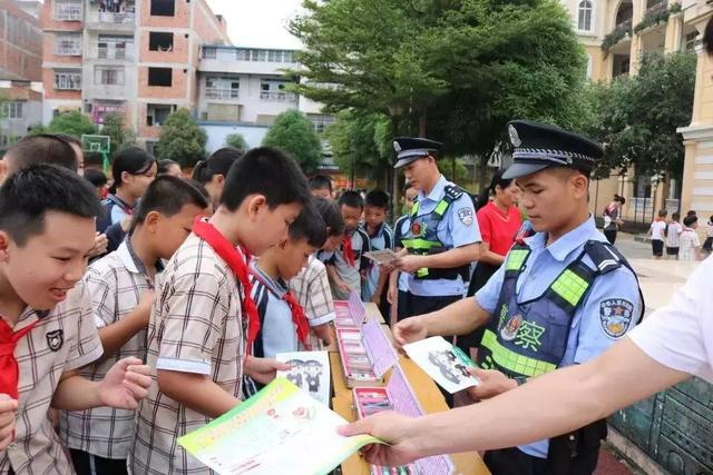 平安校园健康人生绿色无毒禁毒教育活动走进九曲湾小学