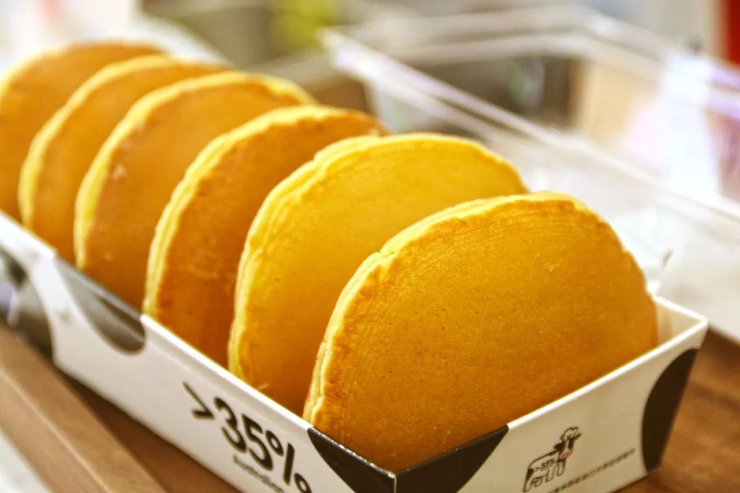 我在江阴遇到了它哆啦a梦最爱的章台柳铜锣烧每一口都是松软香甜