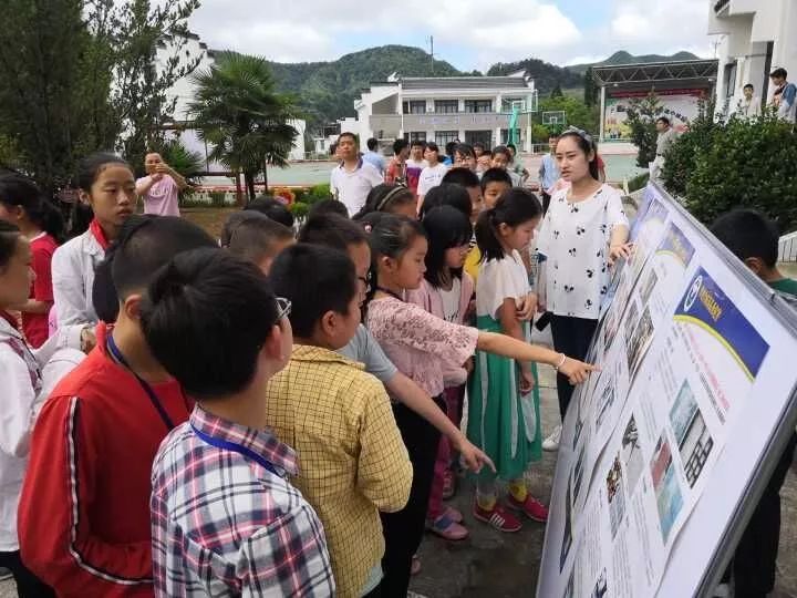 璜田中心学校,杞梓里中心学校,深渡中心学校运用宣传栏对学生进行禁毒