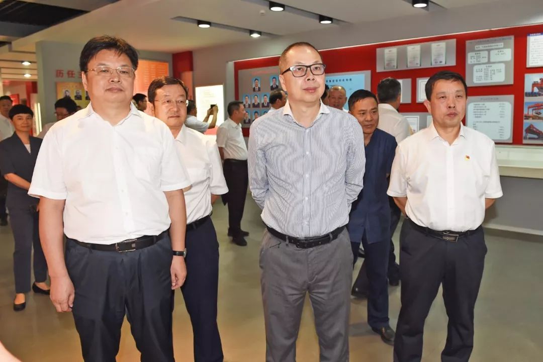 腻味!中铁建集团董事长陈奋健坠亡"萌娃来了"-第1张图片-西卡博客