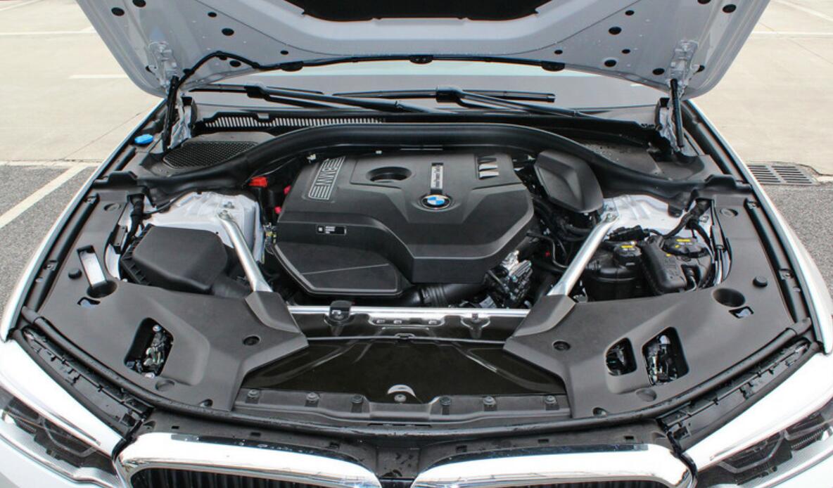 配置有增有减,动力/售价没变,这样的宝马5系有机会打赢奔驰e吗