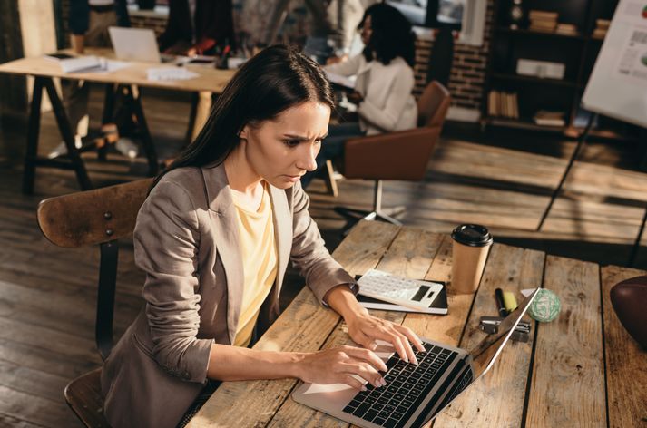 为什么有些人天天对着手机电脑眼睛从来不会干因为有它