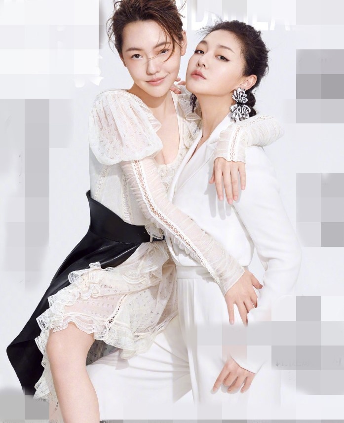 原创大s小s合体上封面,姐妹俩分别以黑白造型亮相,尽显知性美