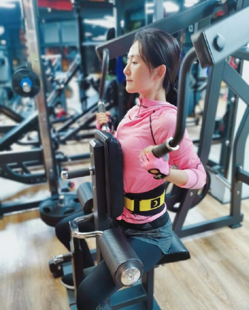 而谢娜发这条微博呢,也鼓励了很多想和她一样减肥的网友,可以说真的是