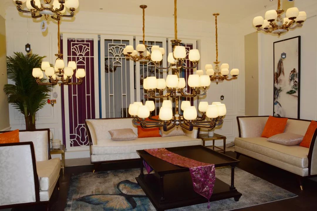 华艺广场五星信用千惠灯饰产品服务两手抓做让客户放心的品牌