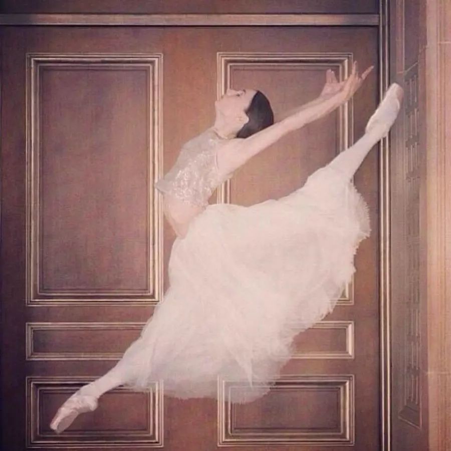 特别推荐搞笑芭蕾舞表演姑娘你的节奏有点不对呀