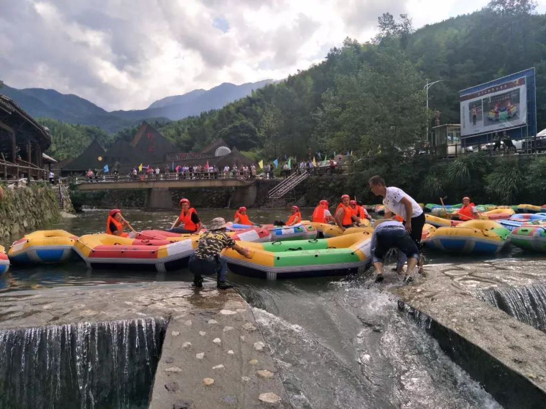 明月山漂流图片