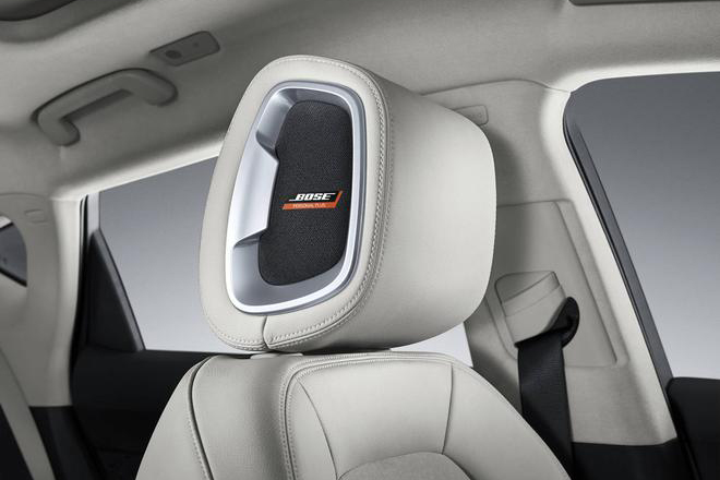 personal plus音响系统在驾驶员头枕内部安装的一对可带来360度沉浸式