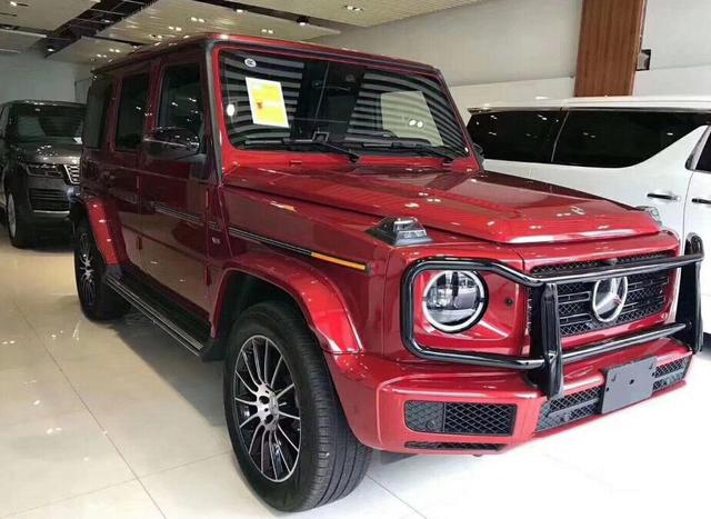 首台2020款奔驰g级越野车亮相,新增大红色外观,看起来真霸气