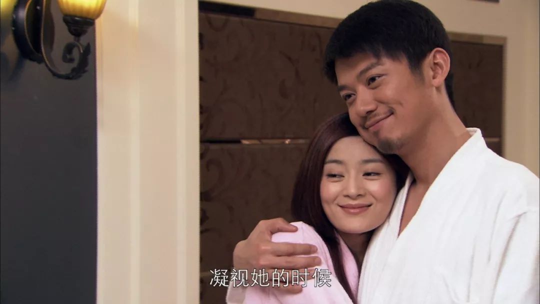 分别后,王进回到国内继续扮演着他的好男友形象.