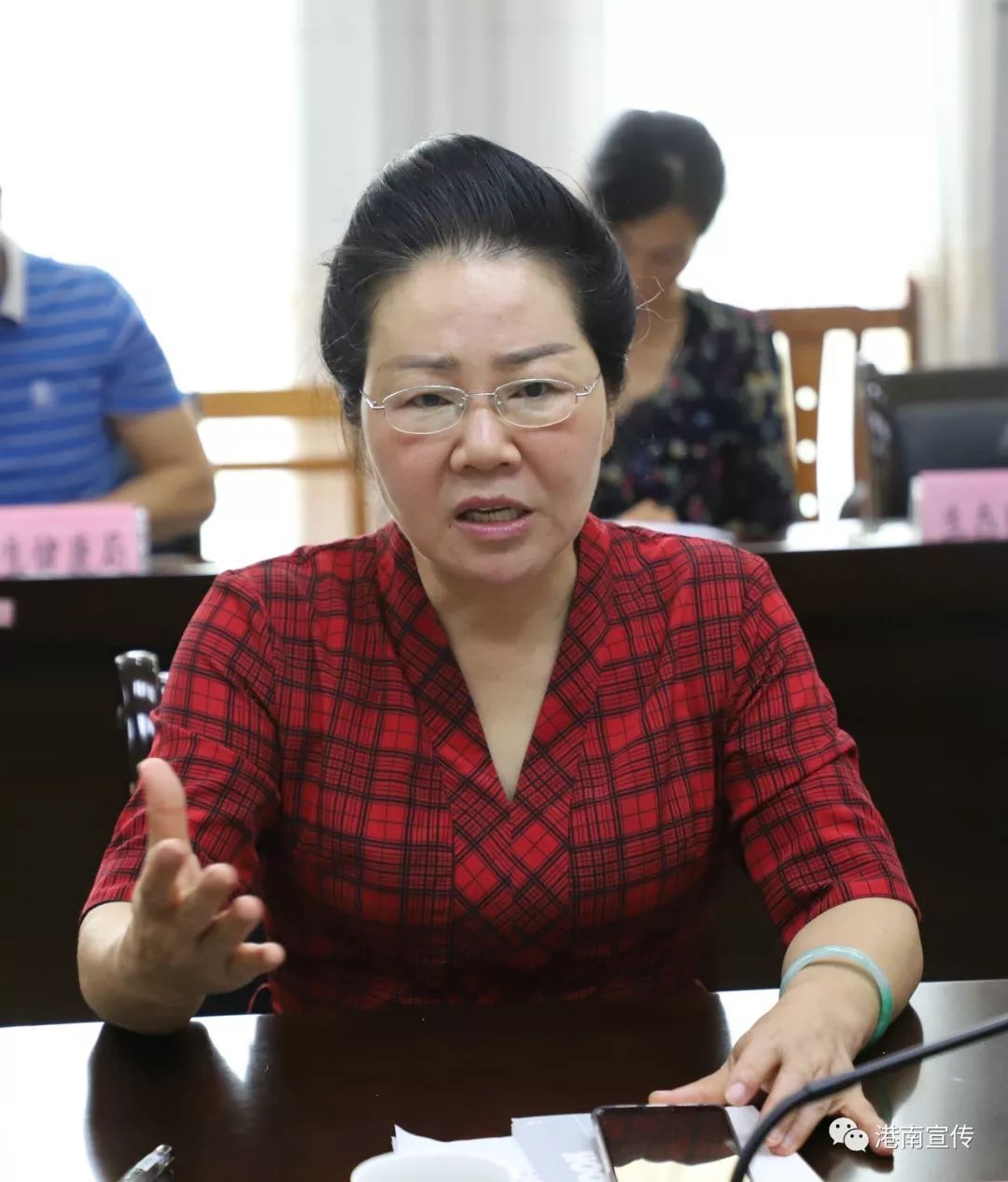 周桂英到港南开展工业园区公共配套设施调研